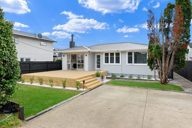 Photo of property in 13 Stokes Avenue, Te Atatu Peninsula, Auckland, 0610