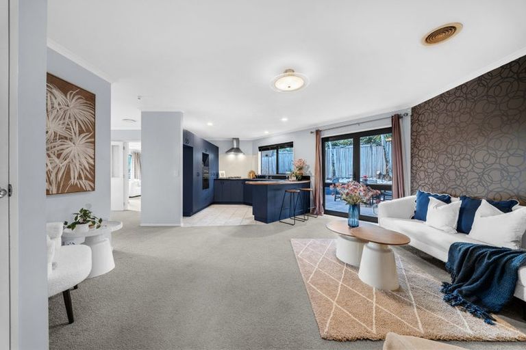 Photo of property in 11 Cognac Place, Henderson, Auckland, 0612