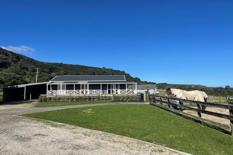 Photo of property in 12 Constable Road, Muriwai, Waimauku, 0881