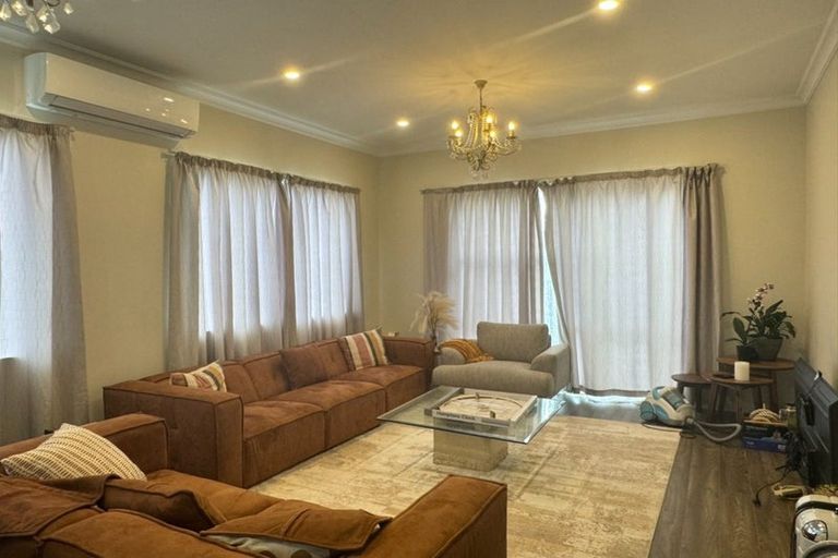 Photo of property in 517 East Coast Road, Murrays Bay, Auckland, 0630