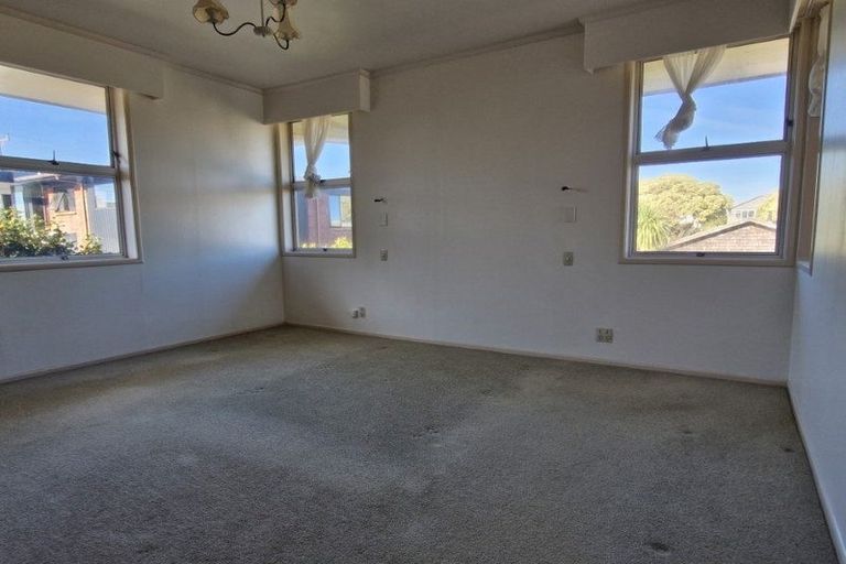 Photo of property in 34 Hamblyn Street, Strandon, New Plymouth, 4312