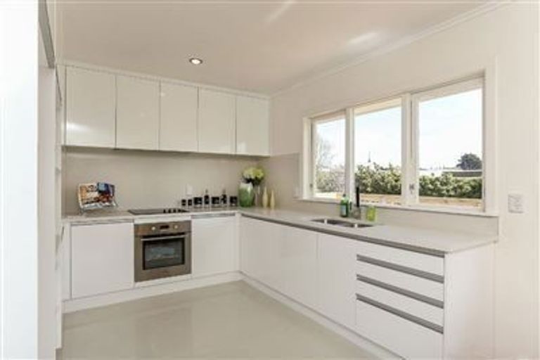Photo of property in 4020 Great North Road, Glen Eden, Auckland, 0602