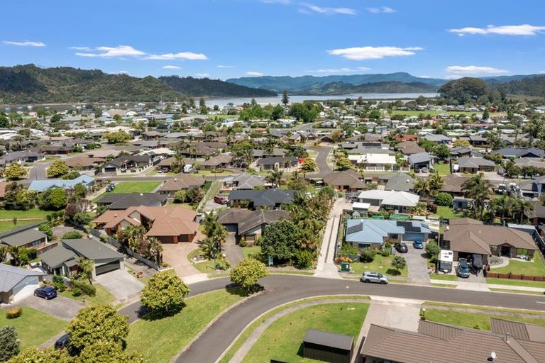 Photo of property in 10 Ringwood Place, Whitianga, 3510