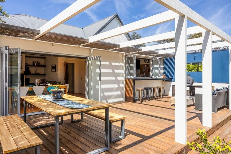 Photo of property in 131 Somerfield Street, Somerfield, Christchurch, 8024