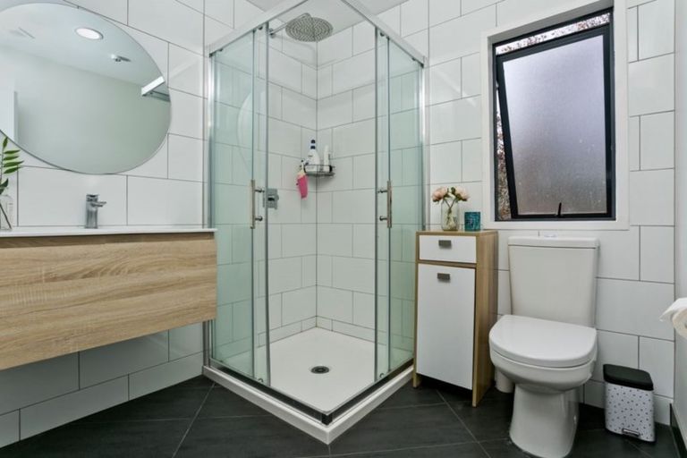 Photo of property in 19/3 The Avenue, Albany, Auckland, 0632