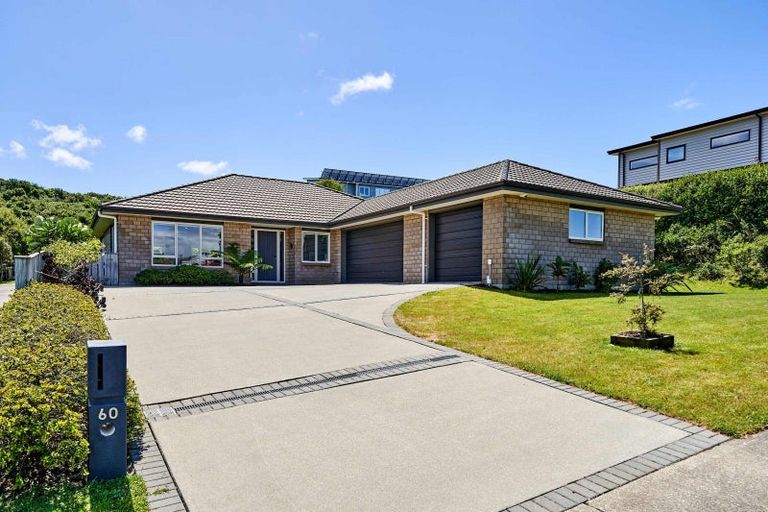 Photo of property in 60 Aotea Drive, Aotea, Porirua, 5024