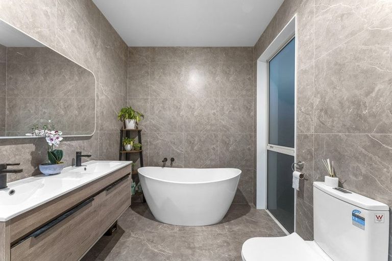 Photo of property in 10 Barrique Road, Kumeu, 0810