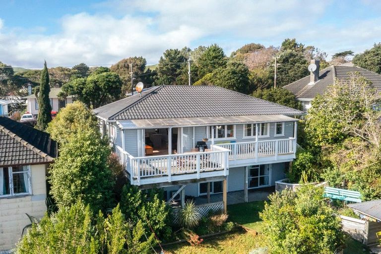 Photo of property in 34 Sievers Grove, Cannons Creek, Porirua, 5024