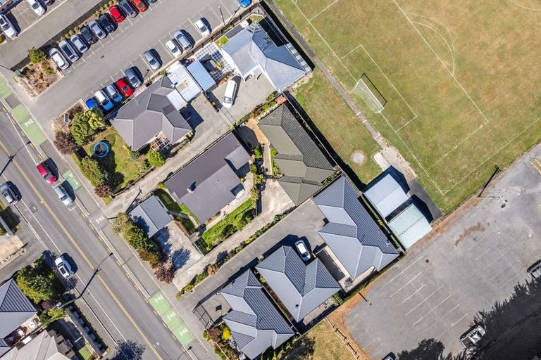 Photo of property in 2/49 Sawyers Arms Road, Northcote, Christchurch, 8052