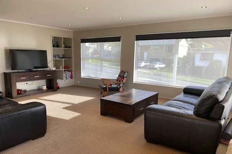 Photo of property in 70 Oriel Avenue, Tawa, Wellington, 5028