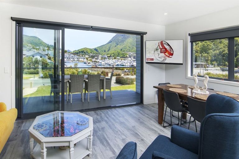 Photo of property in 3 Surrey Street, Picton, 7220