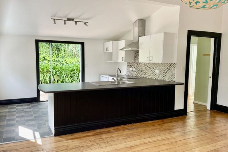 Photo of property in 131 Shakespeare Road, Bluff Hill, Napier, 4110