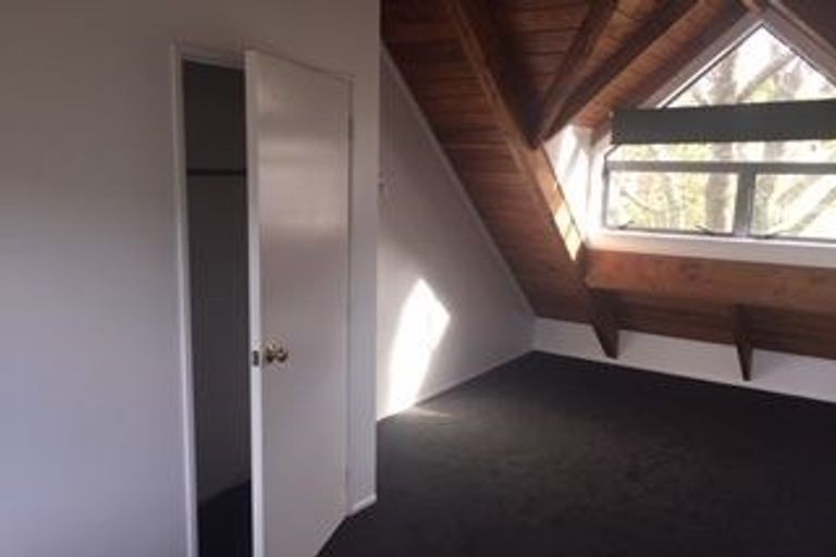 Photo of property in 1/22 Valecrest Place, Bayview, Auckland, 0629