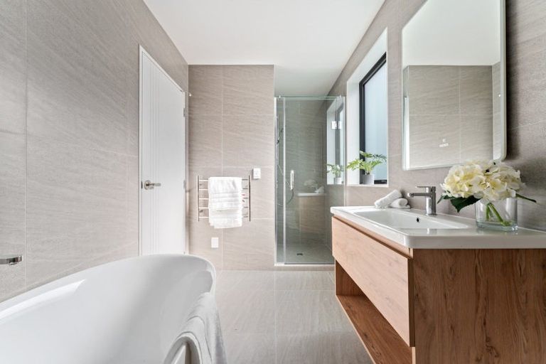 Photo of property in 21 Bronzewater Drive, Silverdale, 0932