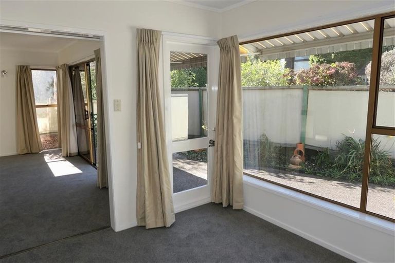Photo of property in 121 Chivalry Road, Glenfield, Auckland, 0629
