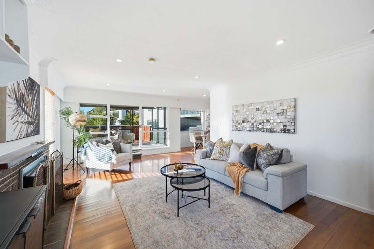 Photo of property in 1/4 Firth Road, Torbay, Auckland, 0630