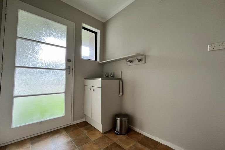 Photo of property in 201a Newlands Road, Newlands, Wellington, 6037