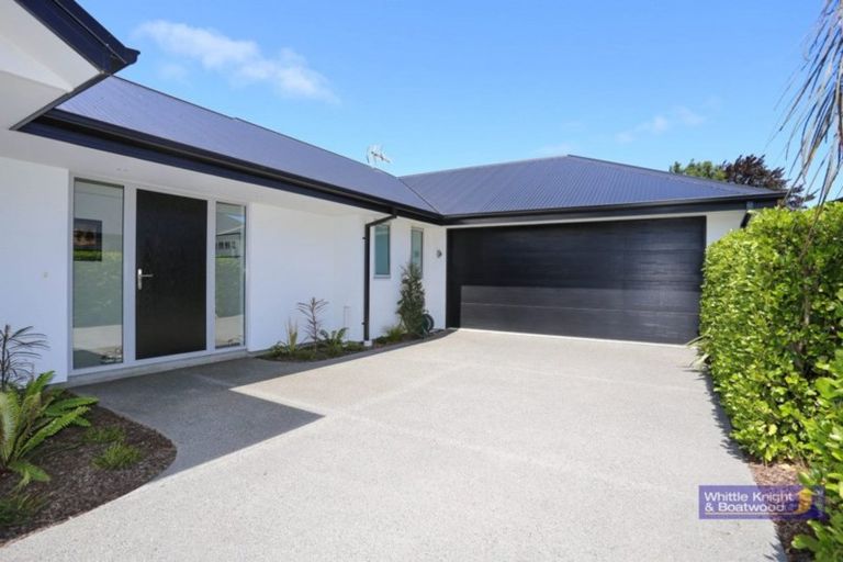 Photo of property in 2 Brackendale Place, Burnside, Christchurch, 8041