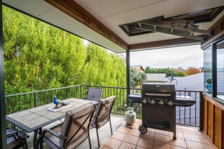 Photo of property in 6 Rainbow Drive, Rainbow Point, Taupo, 3330