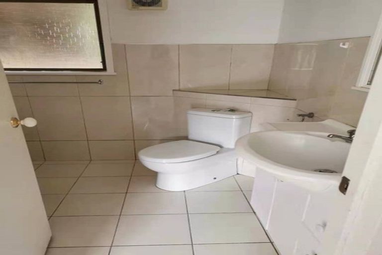 Photo of property in 46 Glen Vista Place, Bayview, Auckland, 0629