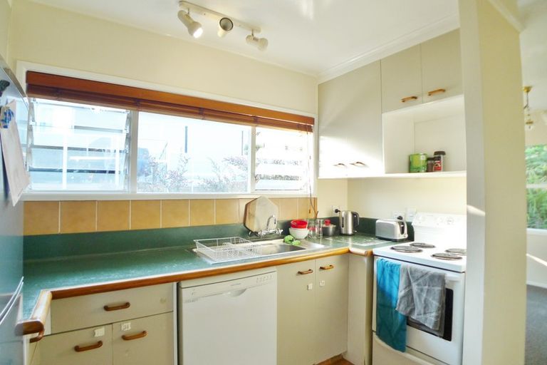 Photo of property in 15 Woodcote Drive, Glenfield, Auckland, 0629