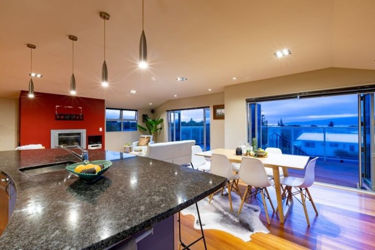 Photo of property in 15 Jane Street, Waikanae Beach, Waikanae, 5036