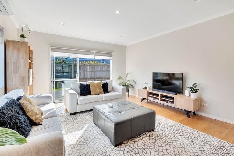 Photo of property in 49 South Kensington Way, Henderson, Auckland, 0612