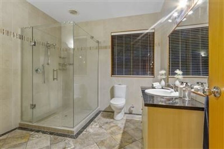 Photo of property in 9 The Knoll, Greenhithe, Auckland, 0632