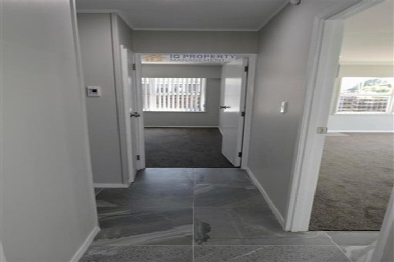 Photo of property in 1/43 Great South Road, Takanini, 2112