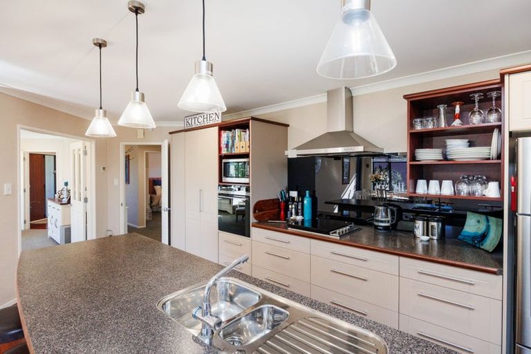 Photo of property in 3 Sunshine Place, Kelvin Grove, Palmerston North, 4414