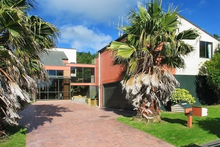 Photo of property in 51 Sunrise Boulevard, Tawa, Wellington, 5028