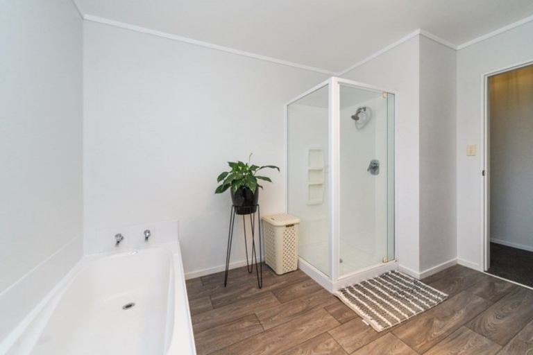 Photo of property in 18 Meridian Grove, Kelvin Grove, Palmerston North, 4414