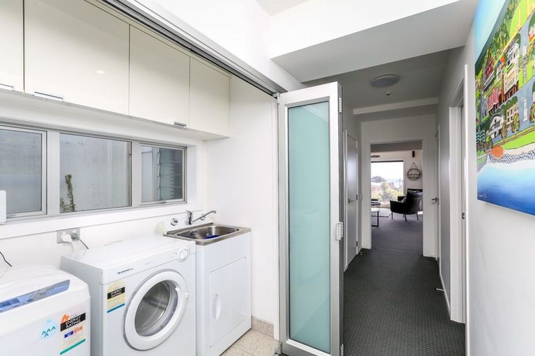 Photo of property in 147a Molesworth Street, New Plymouth, 4312