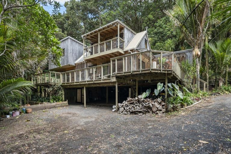 Photo of property in 40 Lone Kauri Road, Karekare, New Lynn, 0772