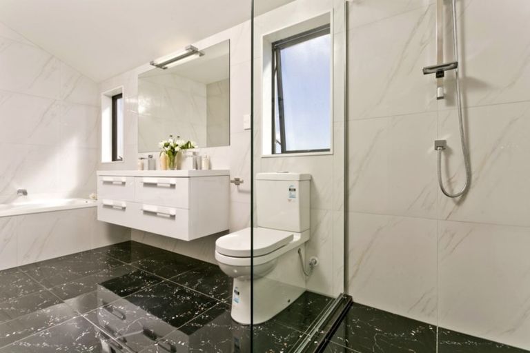 Photo of property in 2a Brook Street, Milford, Auckland, 0620