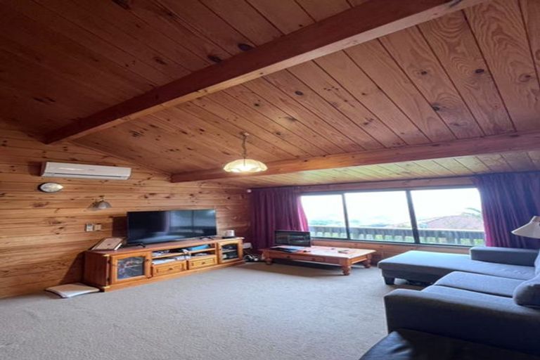 Photo of property in 86 Luckens Road, West Harbour, Auckland, 0618