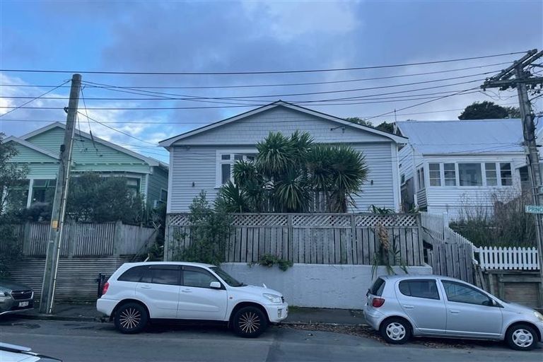 Photo of property in 19 Princess Terrace, Newtown, Wellington, 6021