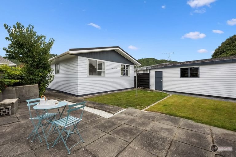 Photo of property in 6 Omaha Grove, Totara Park, Upper Hutt, 5018