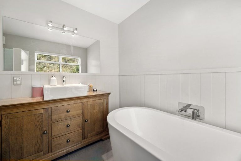 Photo of property in 75 Dalmore Way, Acacia Bay, Taupo, 3385