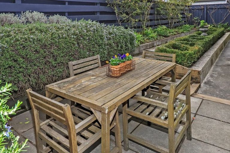 Photo of property in 2/32 Greenwood Road, Havelock North, 4130