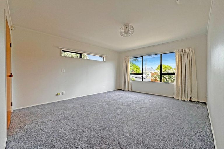Photo of property in 1/12 Shakespeare Road, Milford, Auckland, 0620