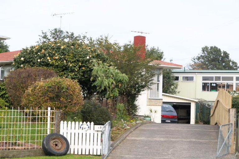 Photo of property in 14 Sutton Avenue, Mangere East, Auckland, 2024
