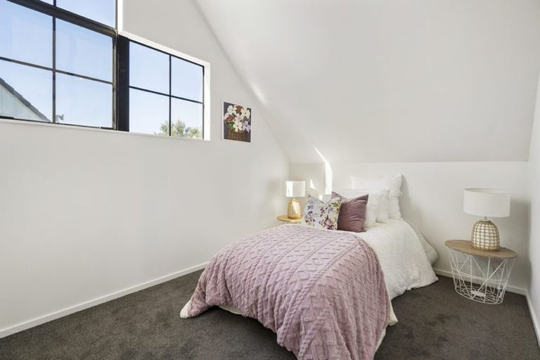 Photo of property in 1/78 Browns Bay Road, Rothesay Bay, Auckland, 0630