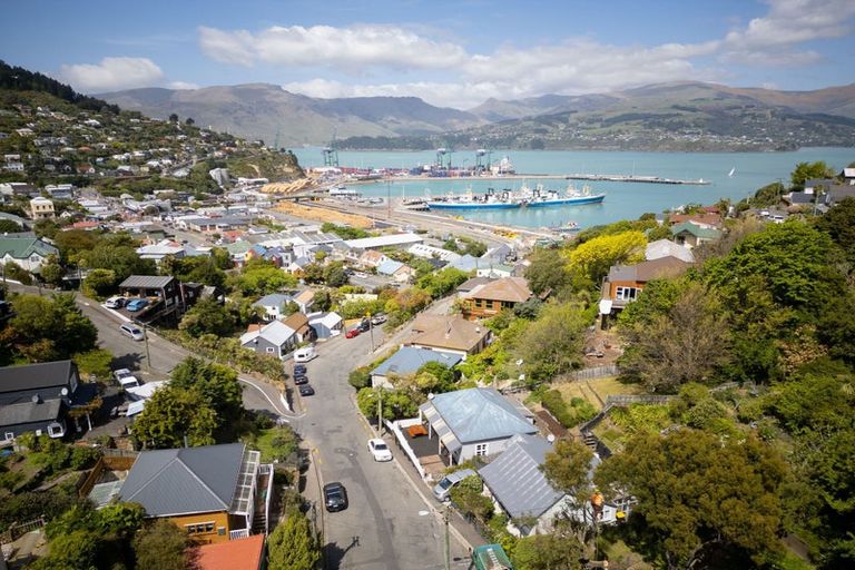 Photo of property in 19 Hawkhurst Road, Lyttelton, 8082