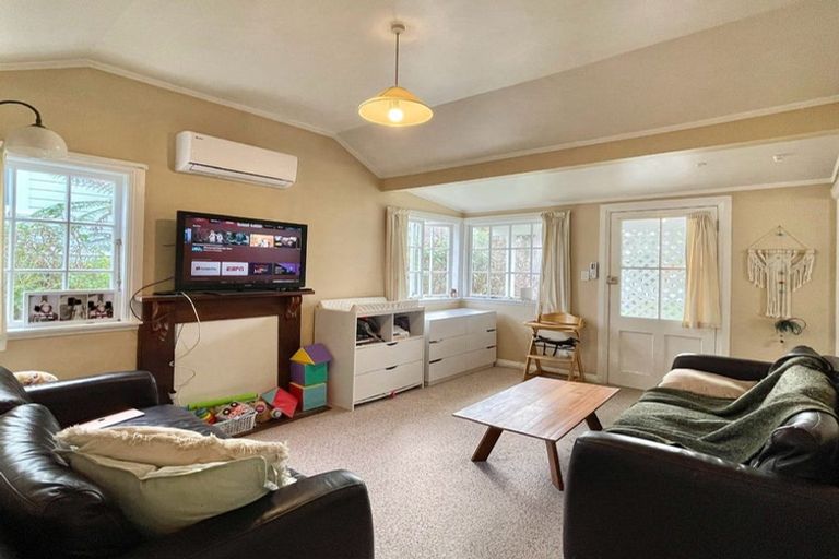 Photo of property in 5 Kauri Street, Eastbourne, Lower Hutt, 5013