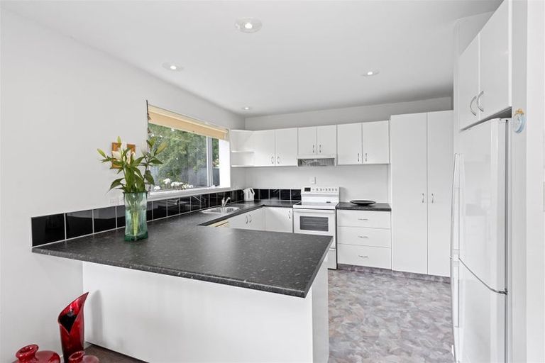 Photo of property in 34 Appleby Crescent, Burnside, Christchurch, 8053