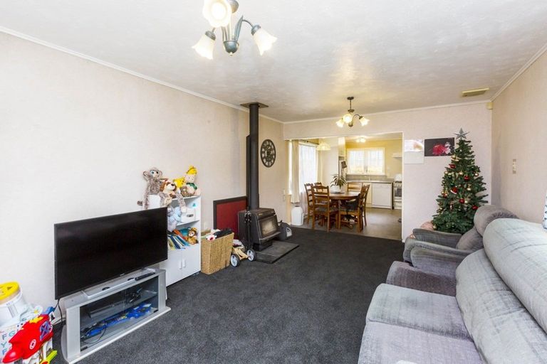 Photo of property in 39 Vista Crescent, Maoribank, Upper Hutt, 5018