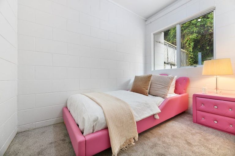 Photo of property in 2/15 Dunraven Place, Torbay, Auckland, 0630