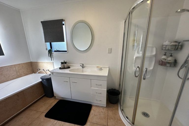 Photo of property in 1/41 Radiata Lane, Chatswood, Auckland, 0626