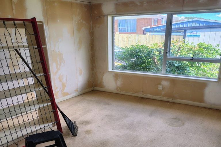 Photo of property in 2/37 Blacklock Avenue, Henderson, Auckland, 0612